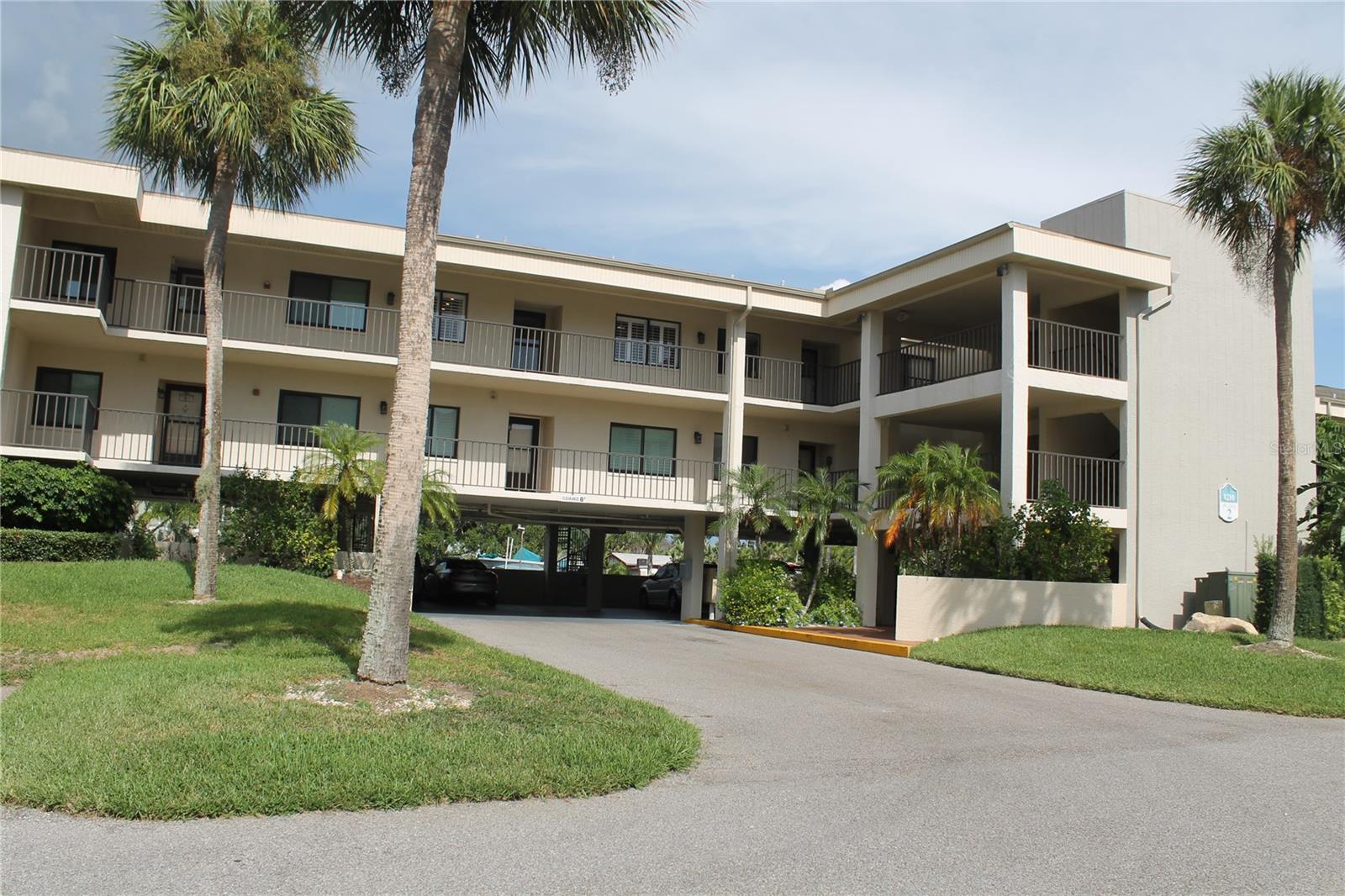 SAND PEBBLE POINTE CONDO 01 AMD 02 - Residential