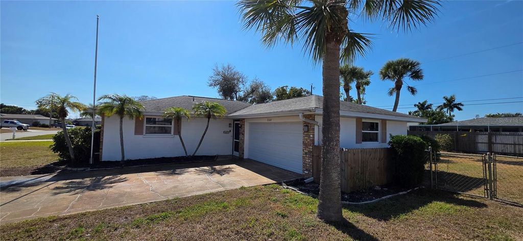 Photo of 2260 Sandlewood Drive, Venice, FL 34293 (MLS # A4682986)