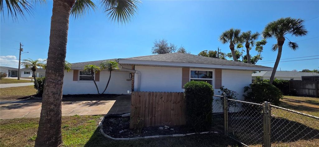 Photo of 2260 Sandlewood Drive, Venice, FL 34293 (MLS # A4682986)