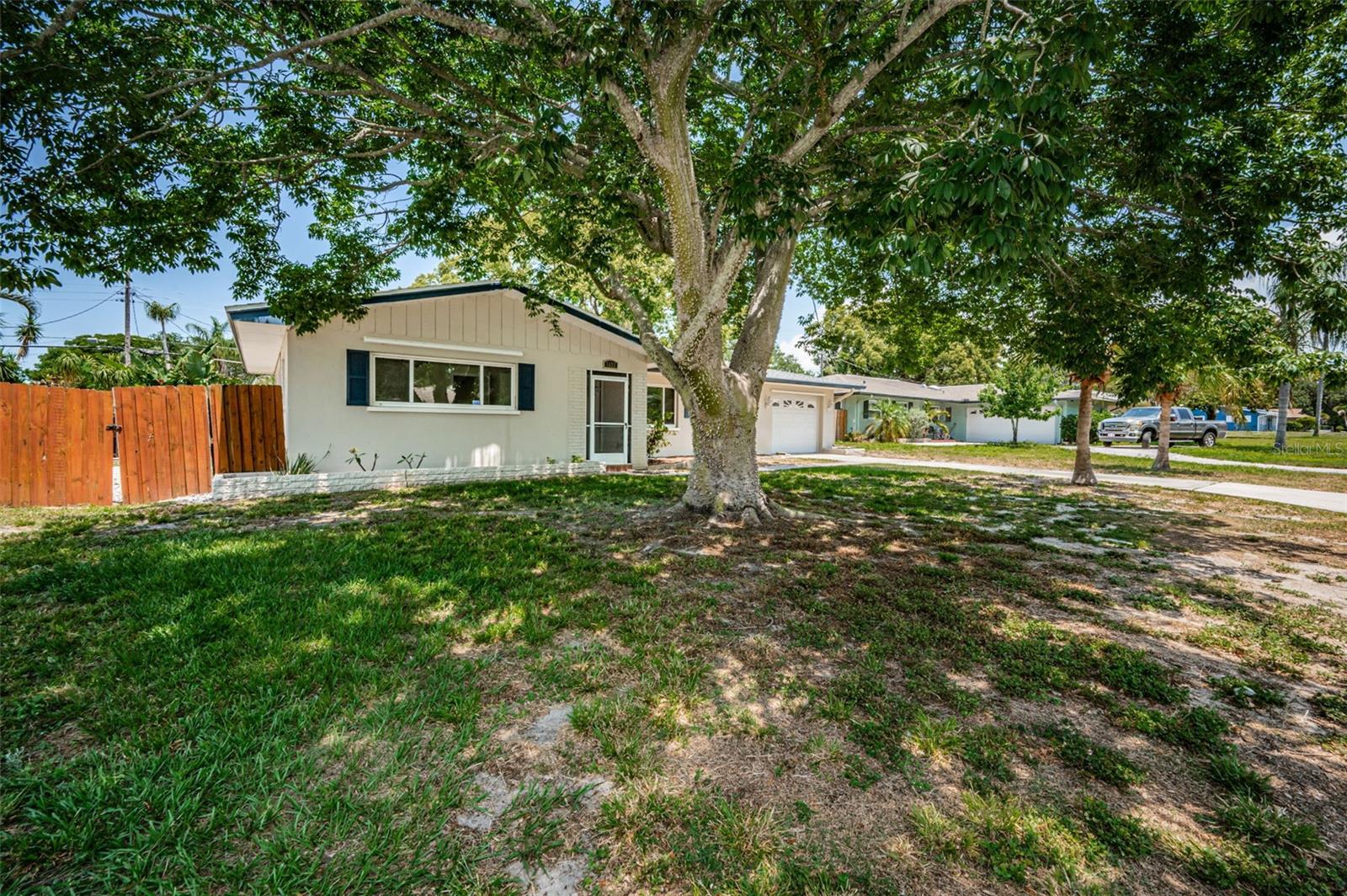1622 ELIZABETH LANE