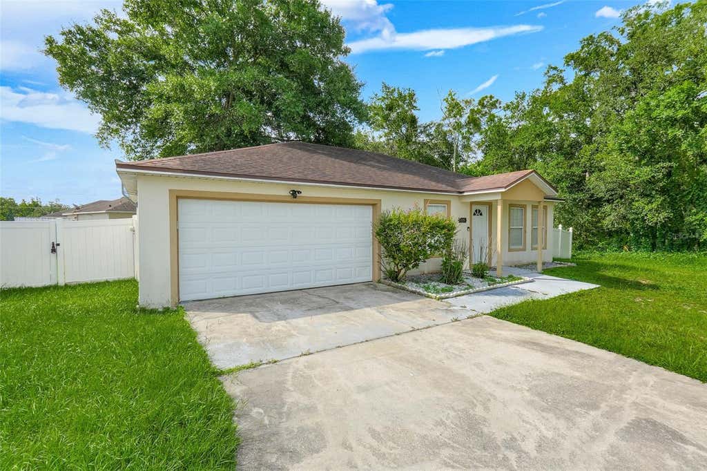 Photo of 810 Valnera Court, Kissimmee, FL 34758 (MLS # S5154778)