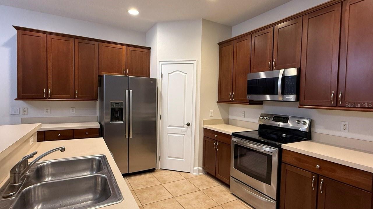 ENCLAVE/BERKSHIRE PARK B G H I - Residential Lease