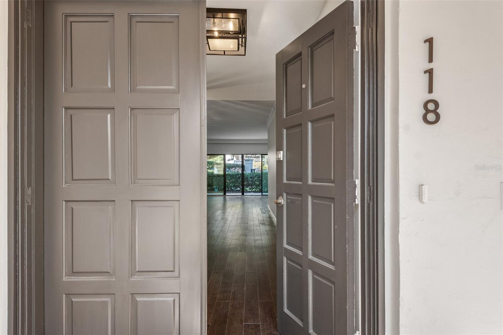 106 S INTERLACHEN AVENUE 118