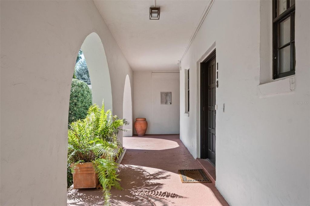 Photo of 106 S Interlachen Avenue #118, Winter Park, FL 32789 (MLS # O6380506)