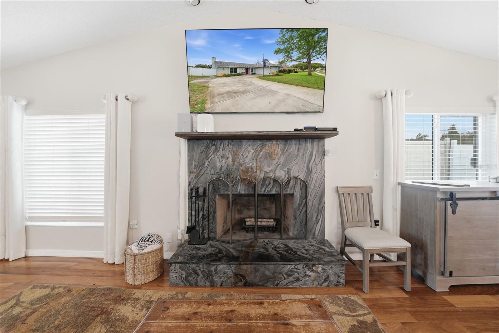 LAKESIDE WOODLANDS - Residential