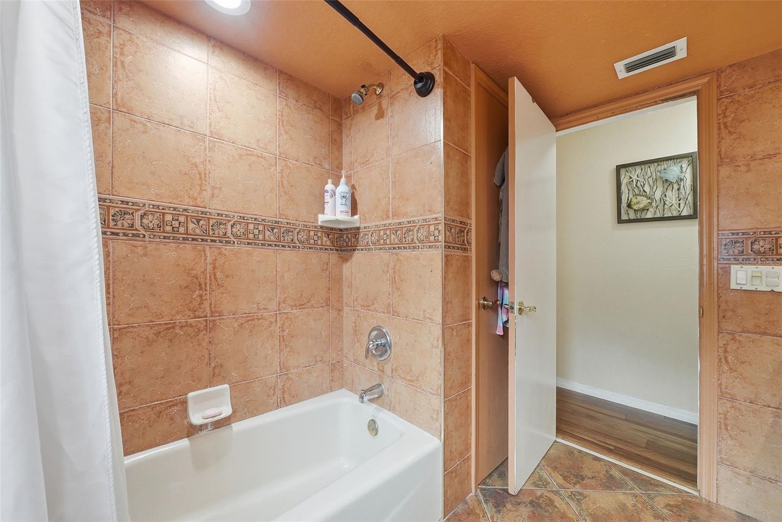 LAKESIDE WOODLANDS - Residential