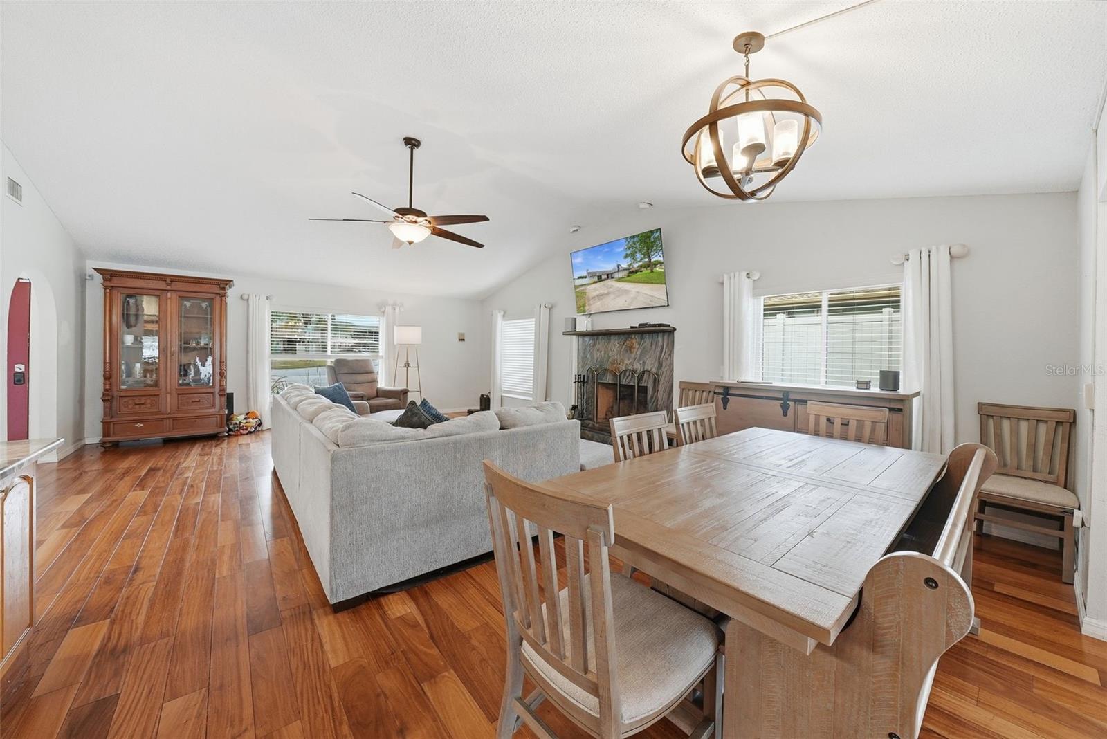 LAKESIDE WOODLANDS - Residential