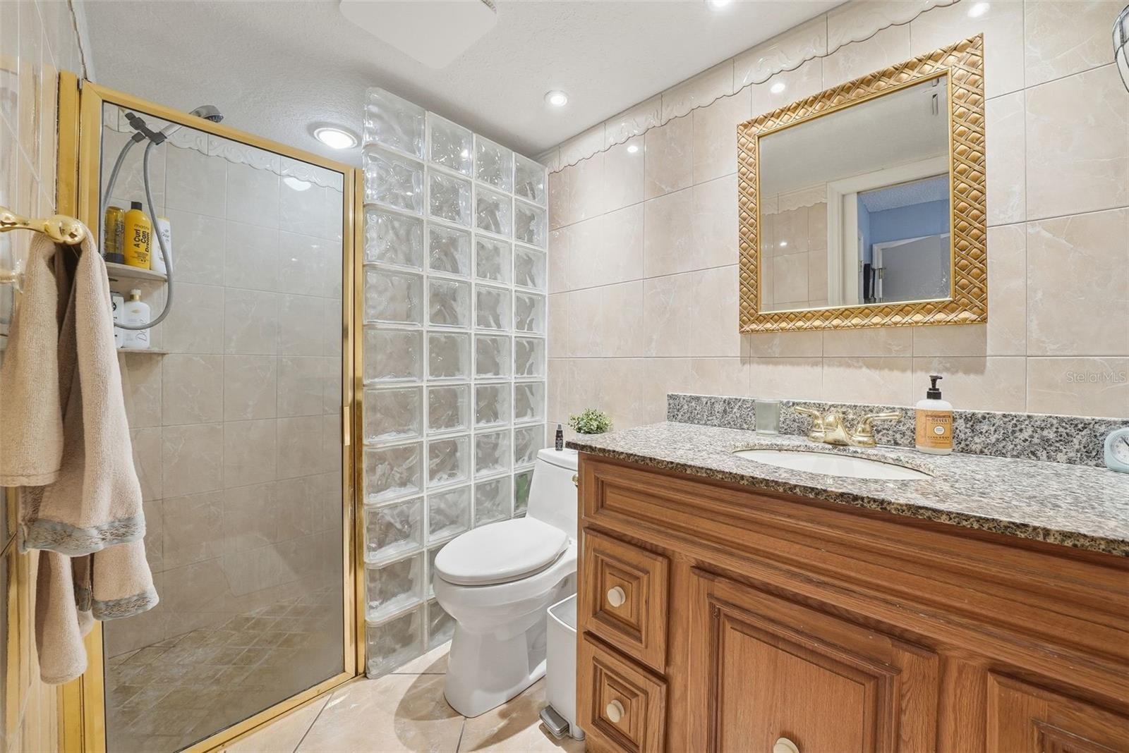 LAKESIDE WOODLANDS - Residential