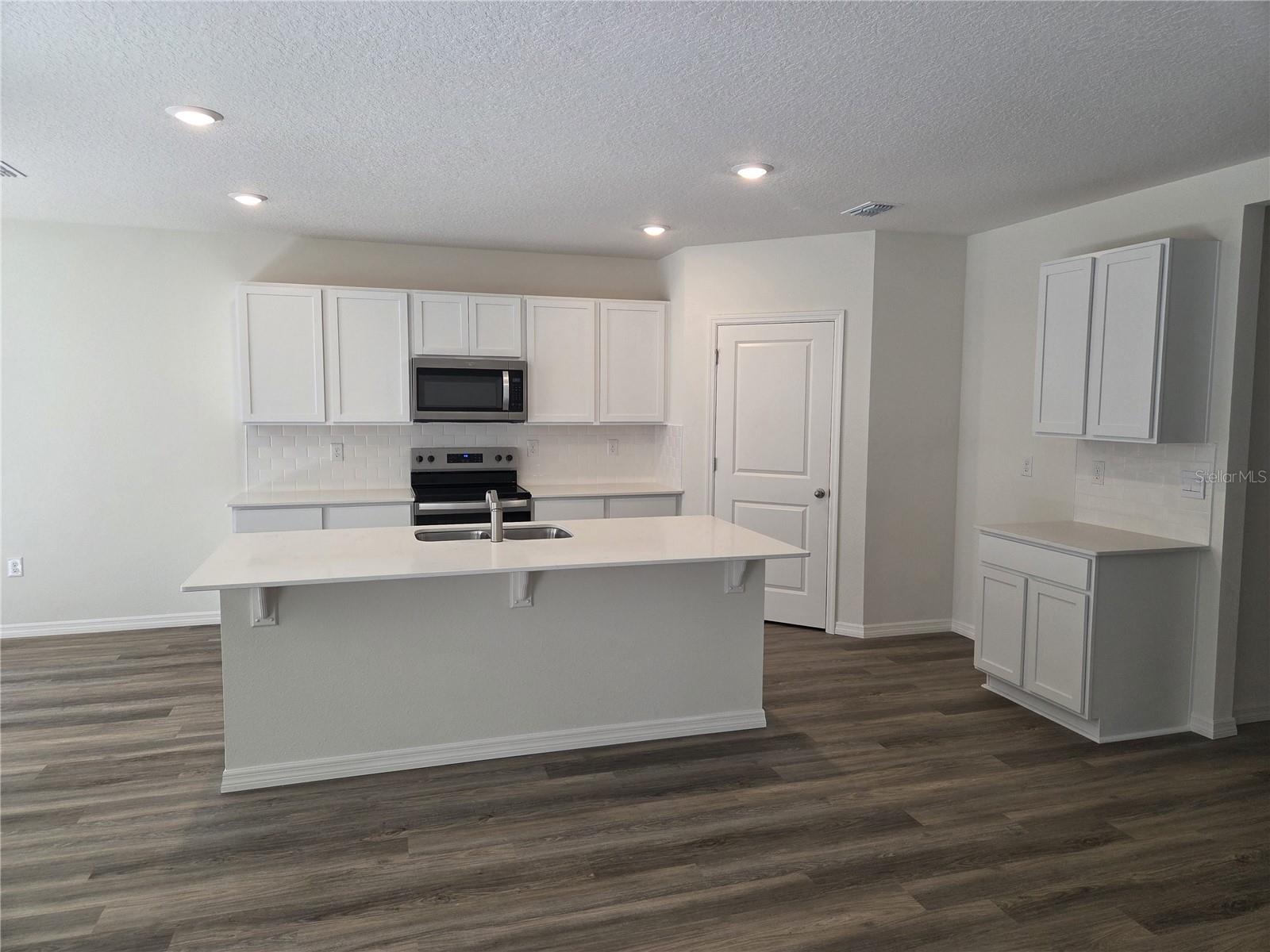 2404 DAWSON COURT