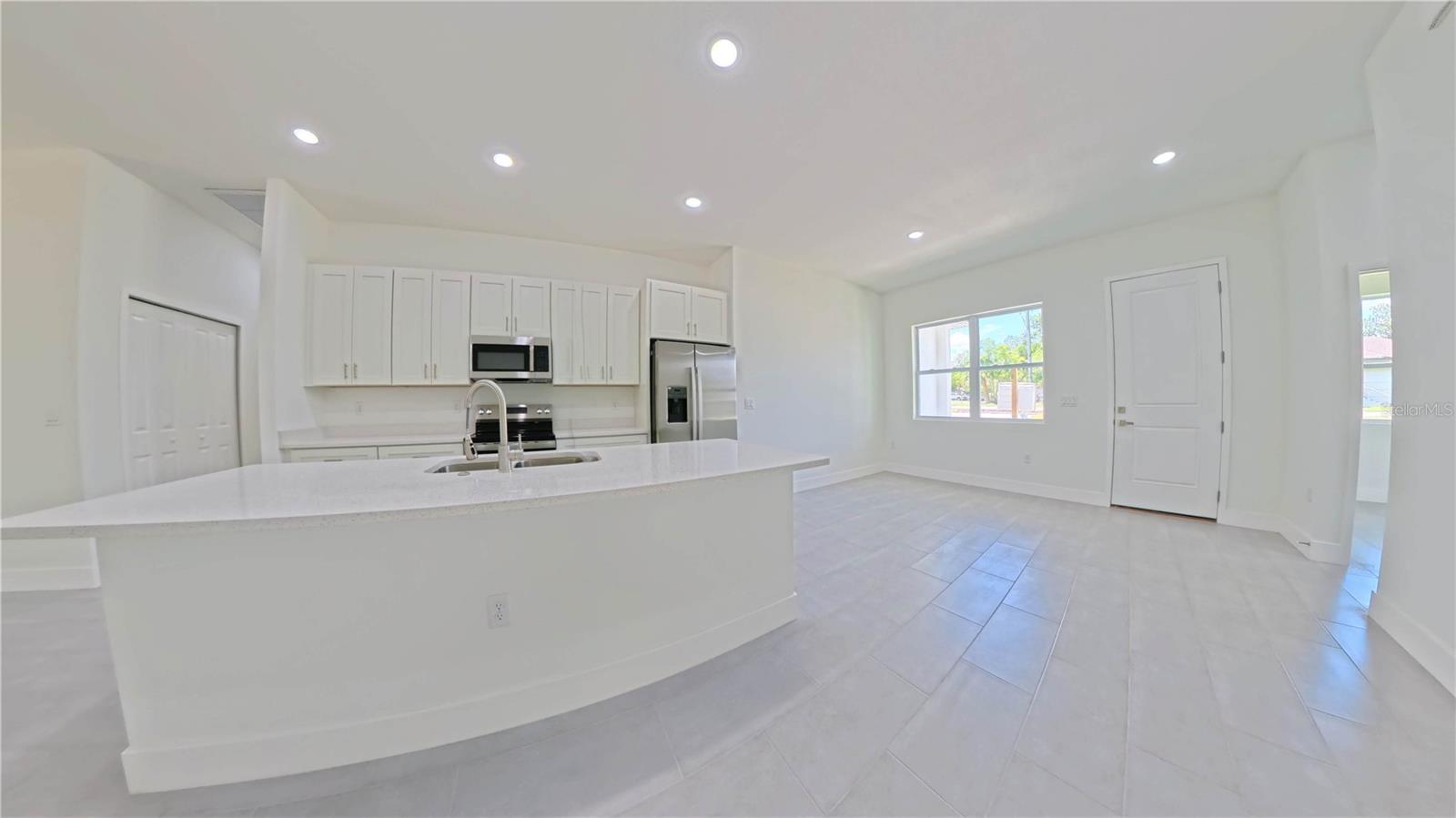 RAINBOW LAKES ESTATES - Residential