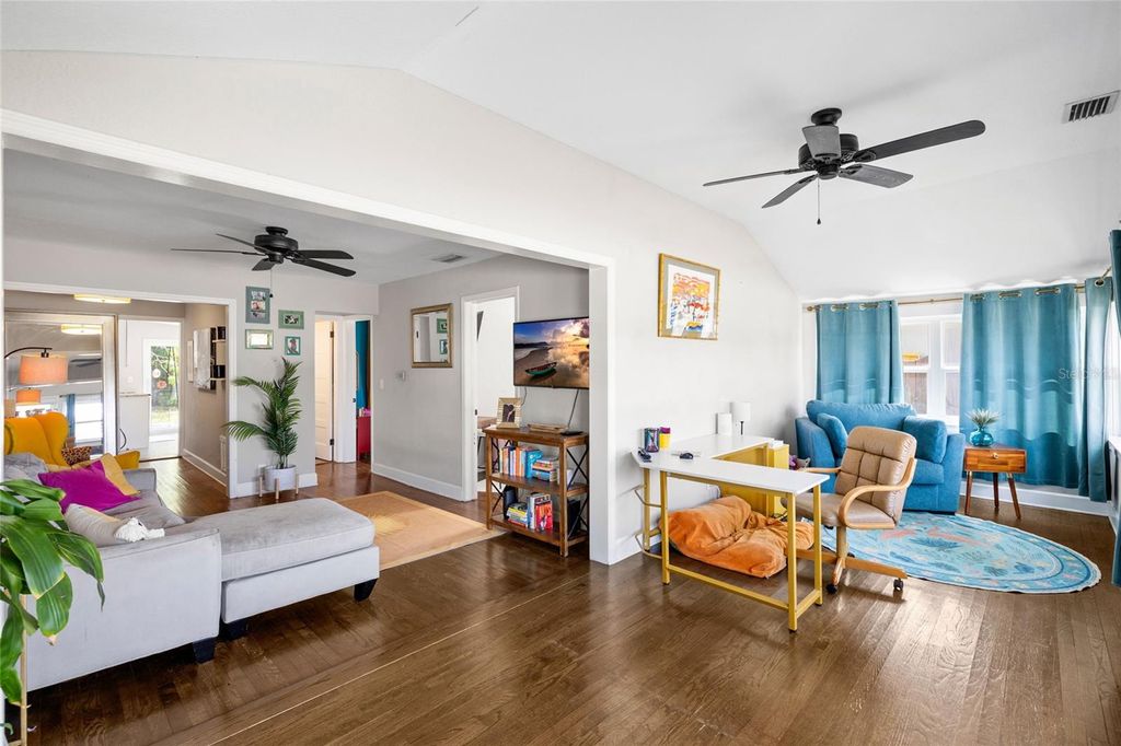 Photo of 466 36th Avenue N, St Petersburg, FL 33704 (MLS # TB8511377)