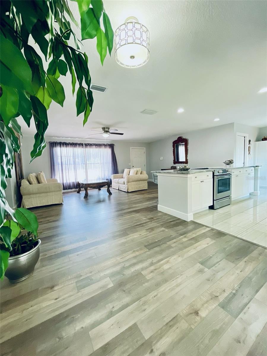 1643 SAXON BOULEVARD