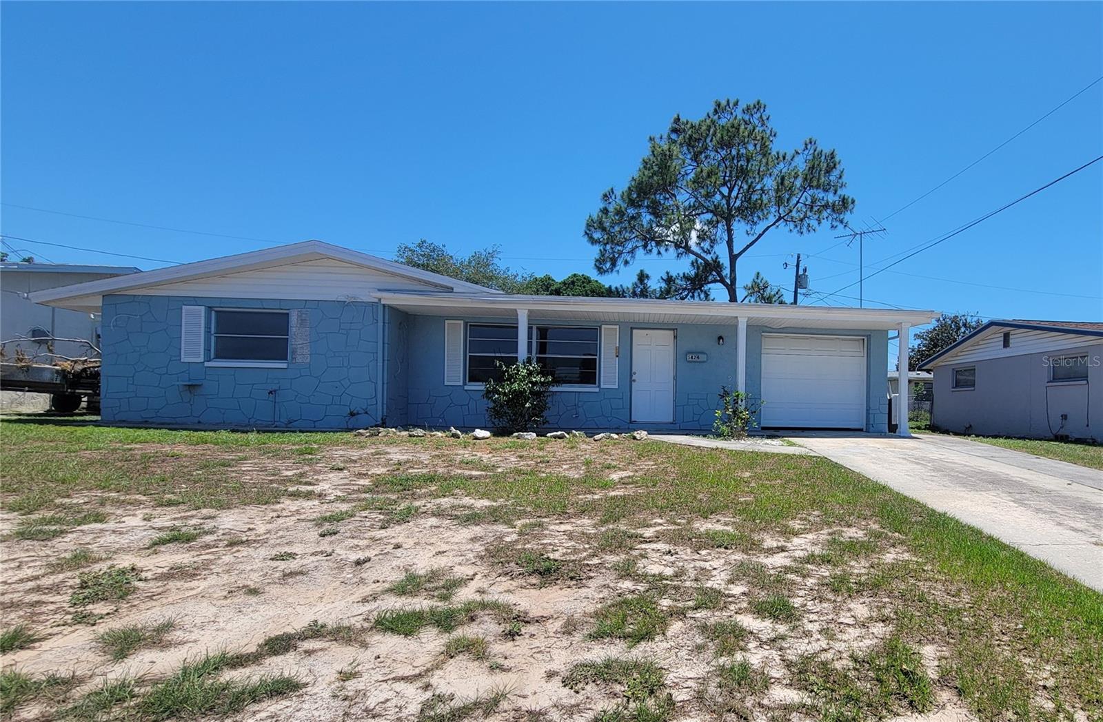 Cozy 2 Bed/1Bath Home in New Port Richey
2 Bed/1 Bath Single Family Home
-Neutral Interior Paint
-Open Living/Dining Area
-No Carpet
-Screened in Back Porch Overlooking Large Fenced in Back Yard
-One Car Garage with Extended Driveway
-Close to US 19. Easy access to Restaurants, Shopping and Beaches!
-Pet Friendly- Breed Restrictions Apply. Photo Required and $200 non-refundable pet fee
