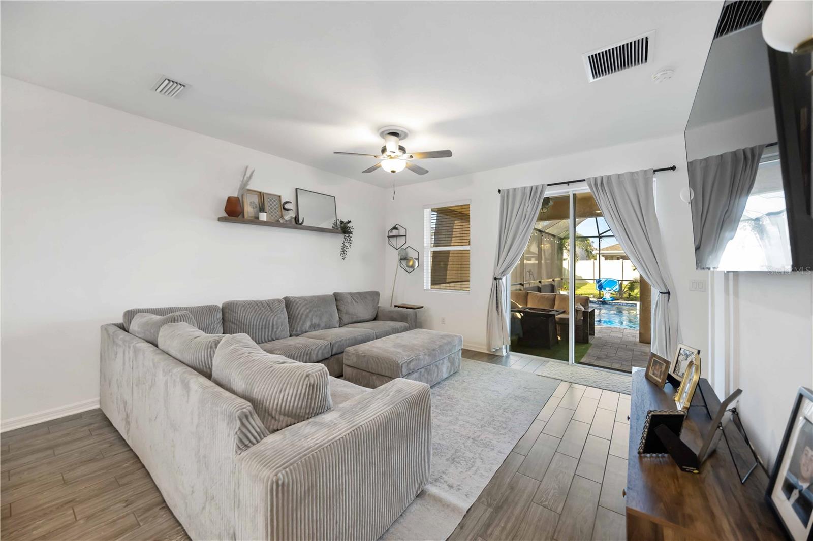 EAVE'S BEND AT ARTISAN LAKES - Residential