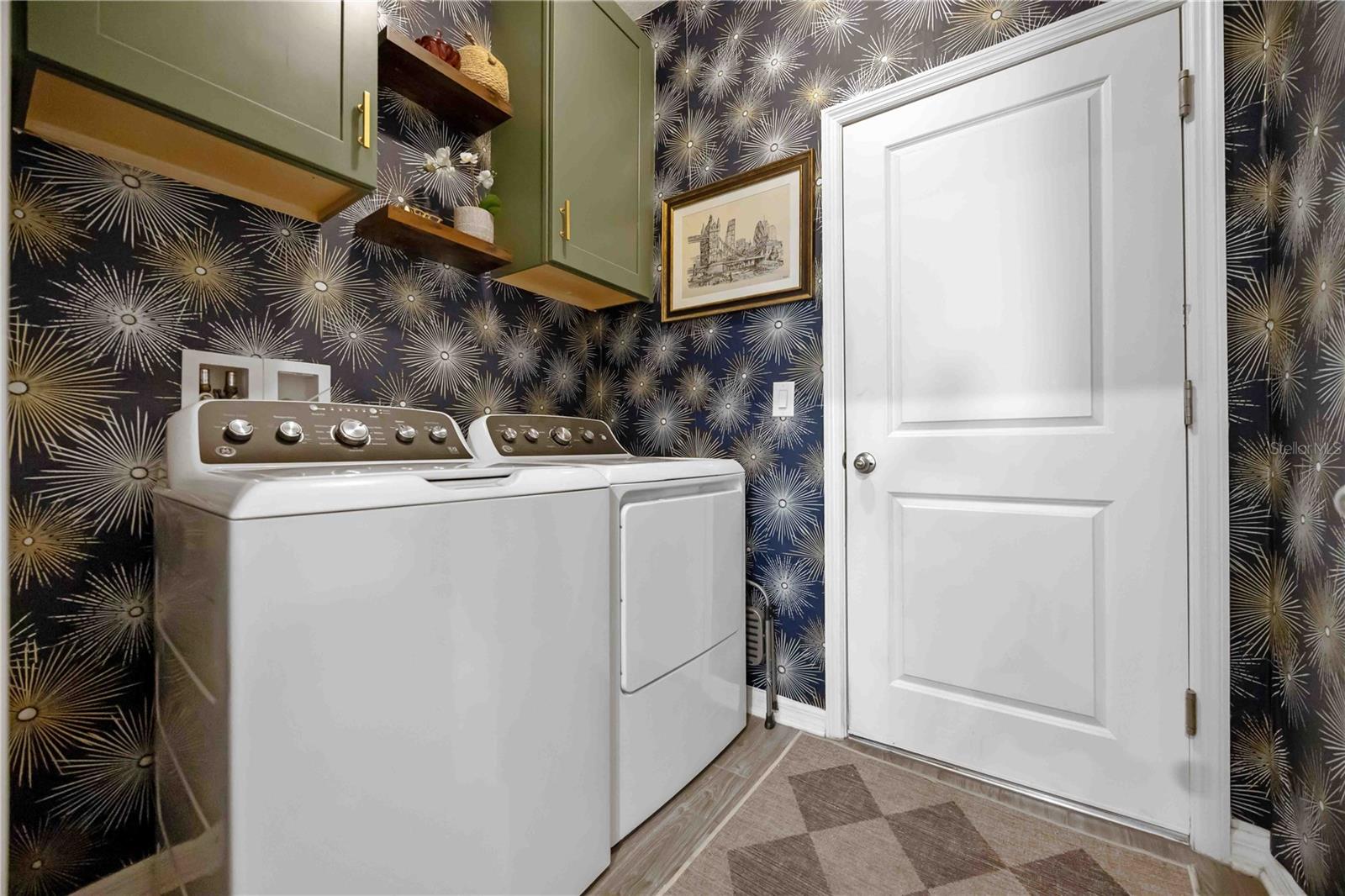 EAVE'S BEND AT ARTISAN LAKES - Residential