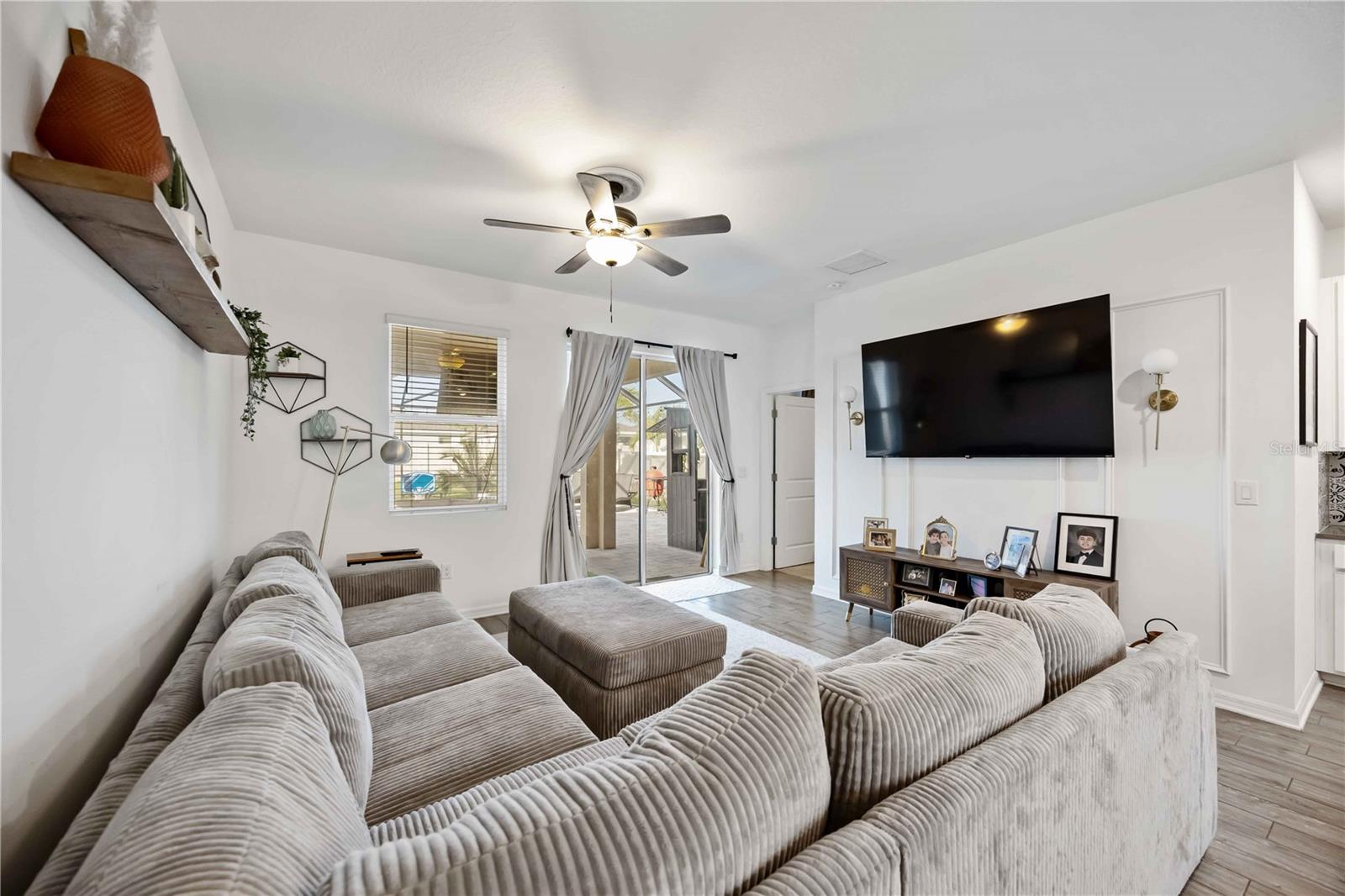 EAVE'S BEND AT ARTISAN LAKES - Residential