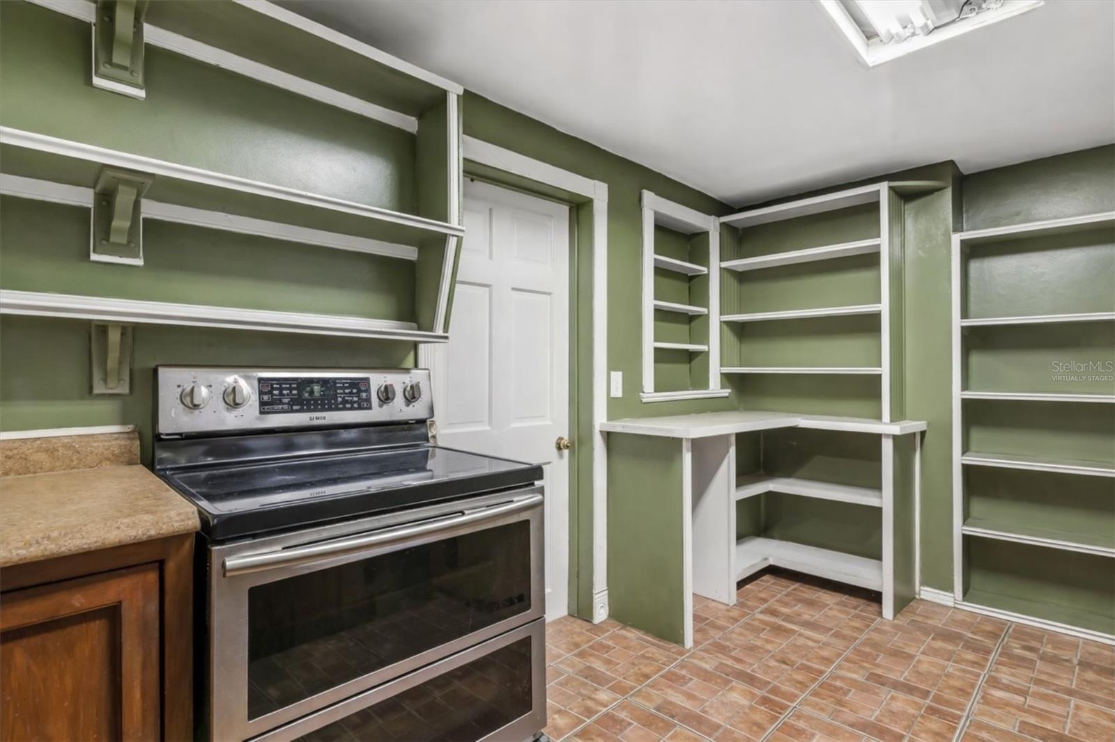 802 S PALMETTO AVENUE