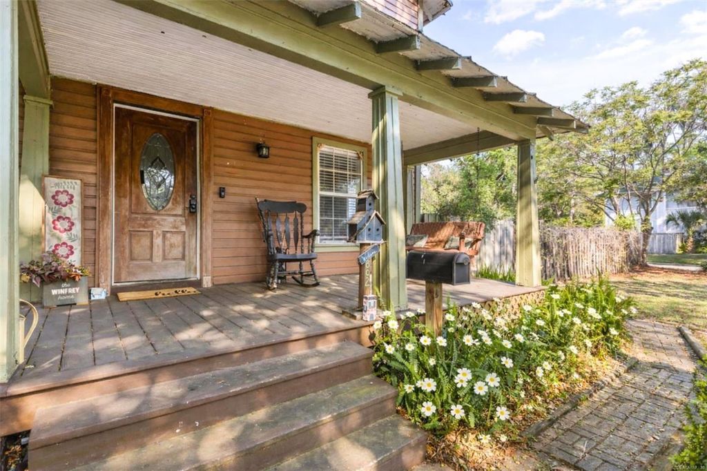 Photo of 802 S Palmetto Avenue, Sanford, FL 32771 (MLS # O6390177)