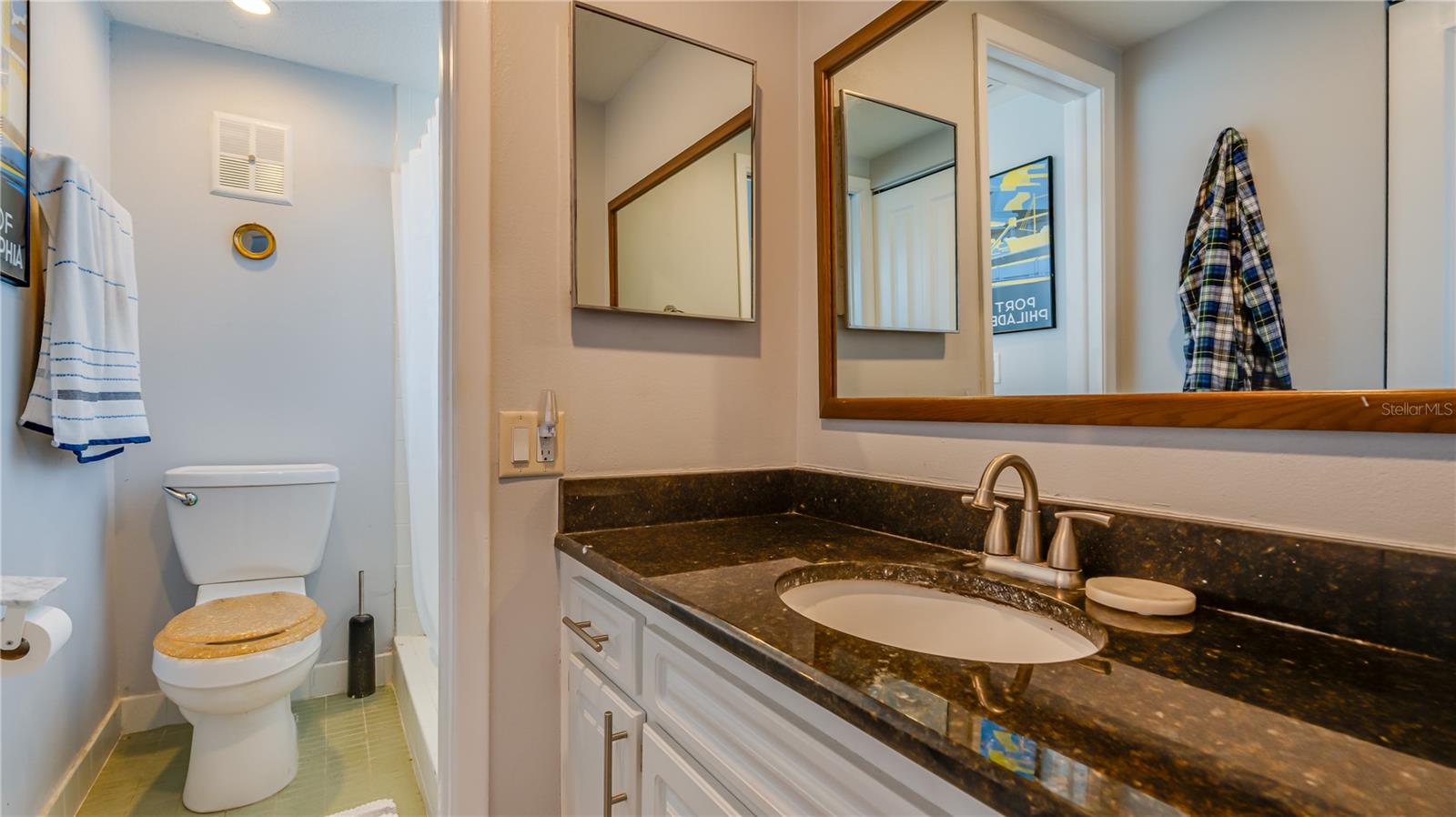 CHALET-ON-THE-LAKE-CONDO - Residential