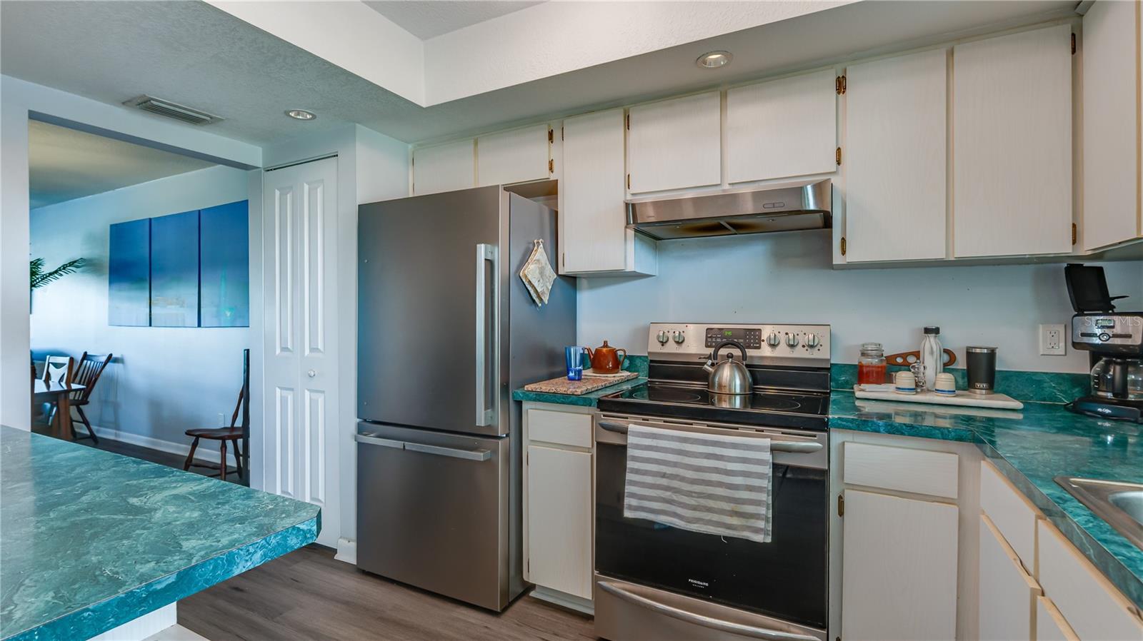 CHALET-ON-THE-LAKE-CONDO - Residential