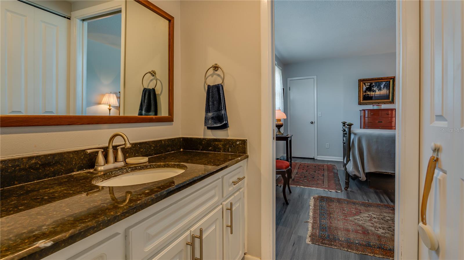 CHALET-ON-THE-LAKE-CONDO - Residential