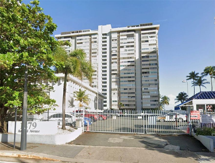 Unfurnished studio for rent in the desired sector of Condado in San Juan.