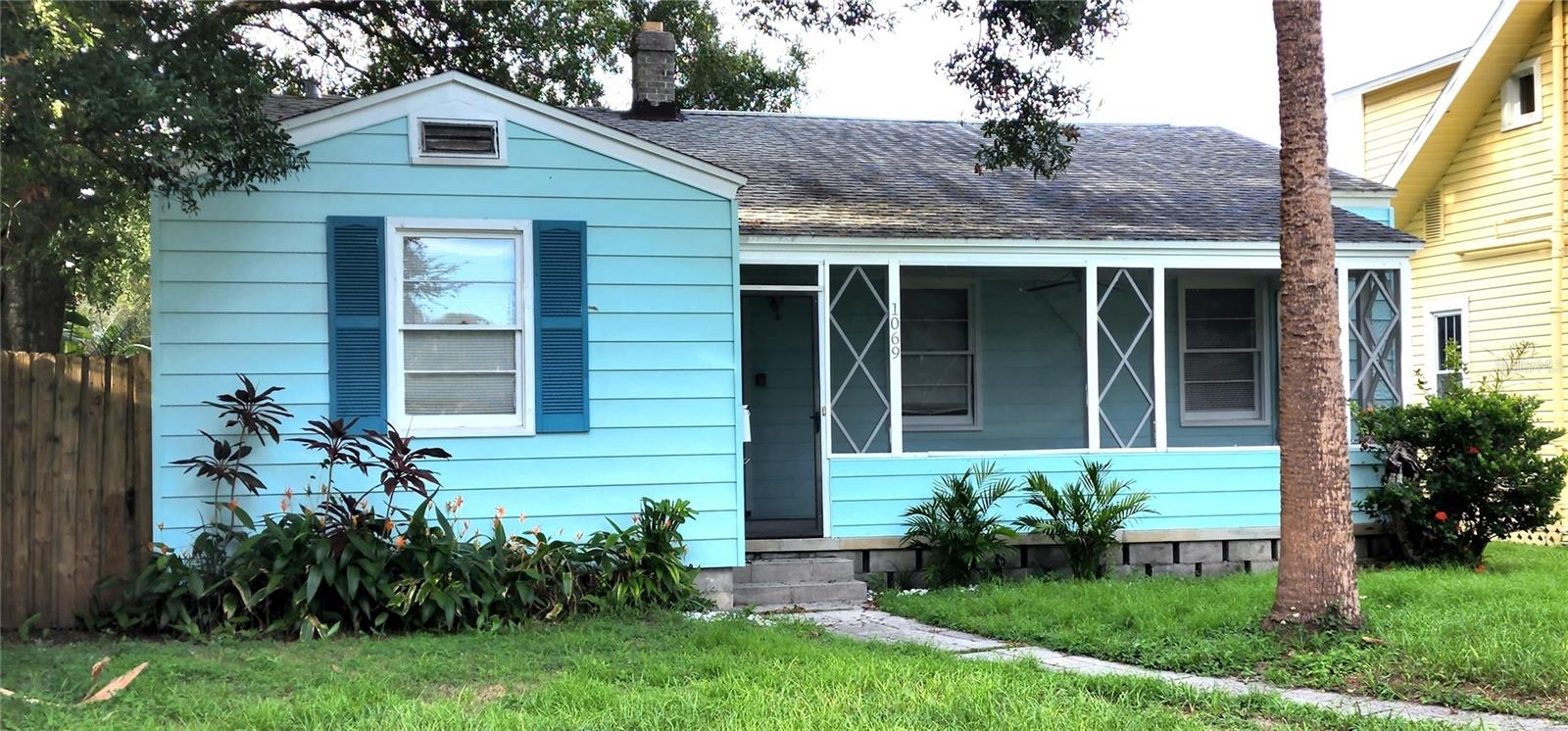 Charming 2 bedroom with 1 car garage and off street parking. Minutes to downtown St. Pete! Welcome to your new home in the heart of St. Petersburg. This 2-bedroom, 1-bath gem is perfectly located in a highly desirable neighborhood less than 2 miles to downtown, famous waterfront St. Pete Pier, shopping, dining, waterfront parks and a vibrant nightlife. Crescent Lake, Historic Uptown, breweries and cafes. EUCLID-ST PAUL's neighborhood is such a warm and welcoming area. Sense of community.
Features you'll love: Spacious living area filled with natural light. Updated bathroom and kitchen with new appliances. Private 1-car garage with 2 spots behind garage for off street parking (garage is detached). Large backyard for entertaining or gardening if you choose. PRIME LOCATION!! Short drive to Pass-a-grile, St. Pete, Ft. DeSoto and Treasure Island. Water/trash and lawn maitenance included!!