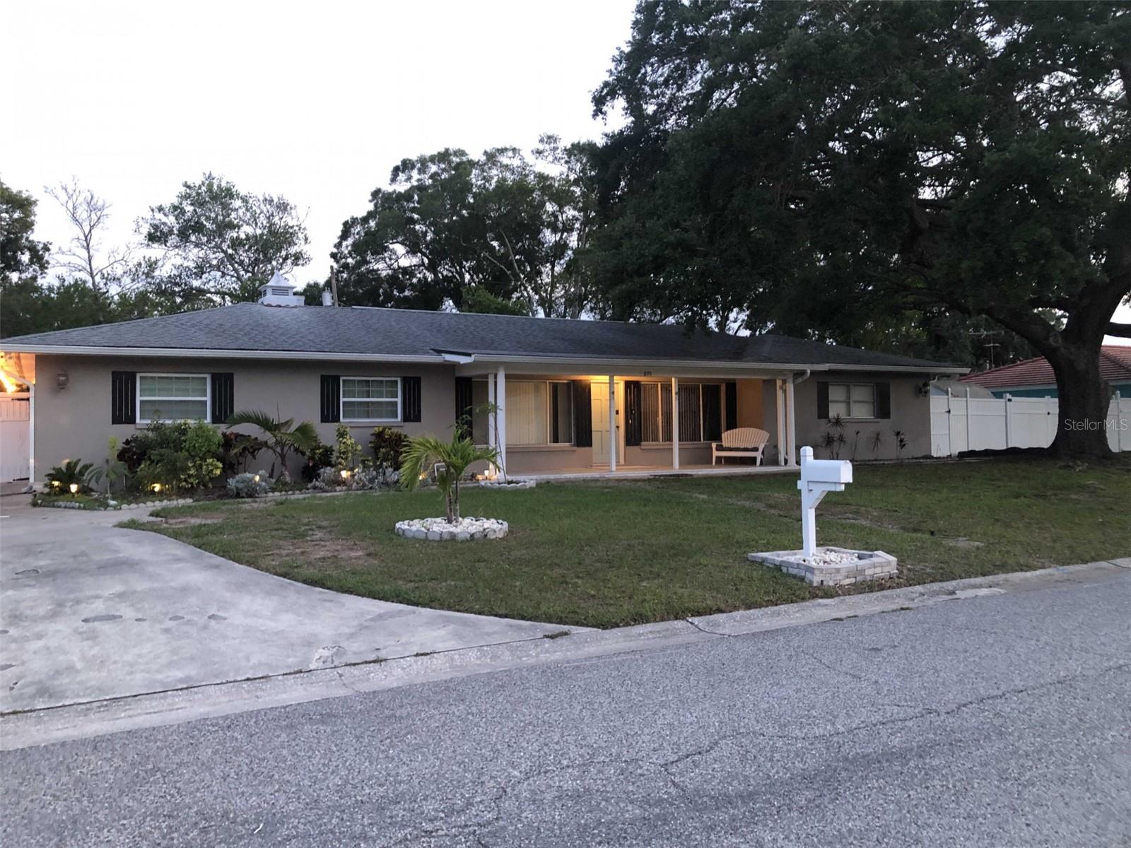 DUNEDIN MANOR 1ST ADD - Residential