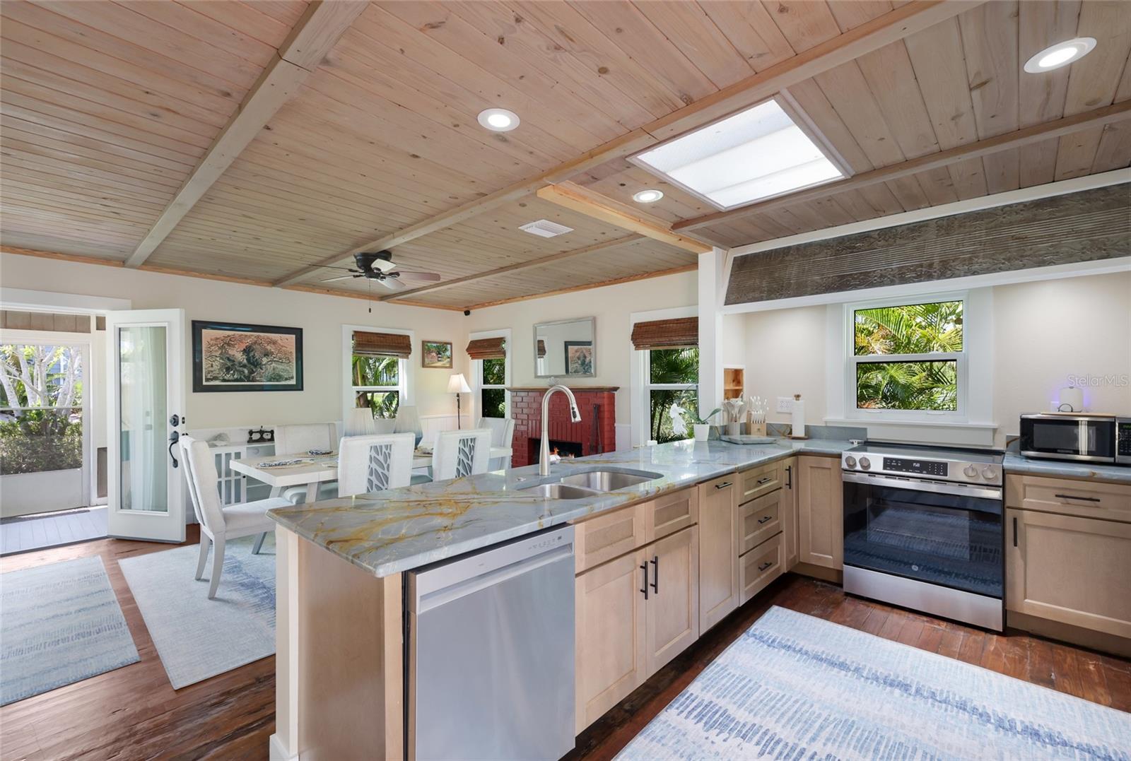 LONGBEACH ON LONGBOAT KEY - Residential