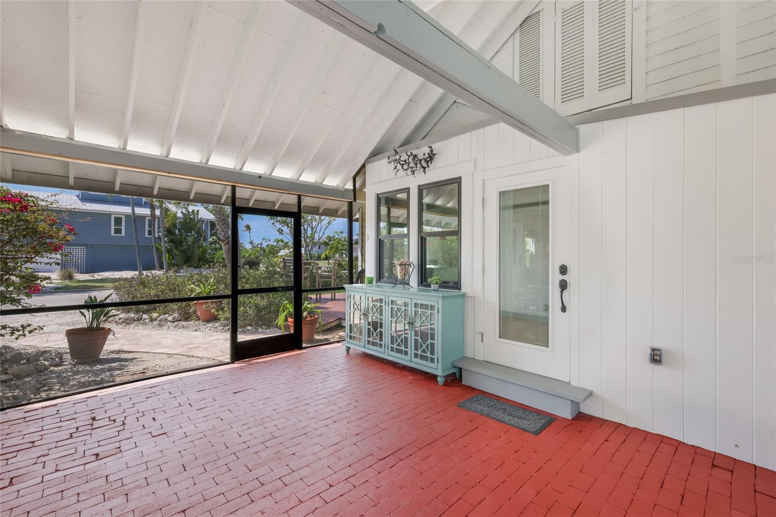 7030 POINSETTIA AVENUE