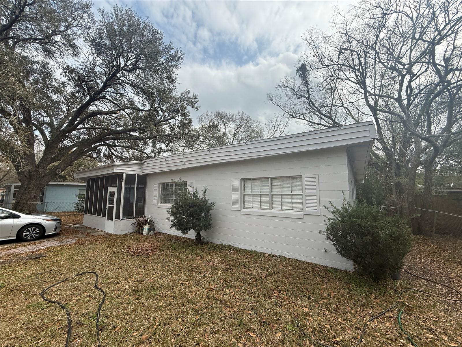 COUNTRY CLUB MANOR UNIT 3 - Residential Lease