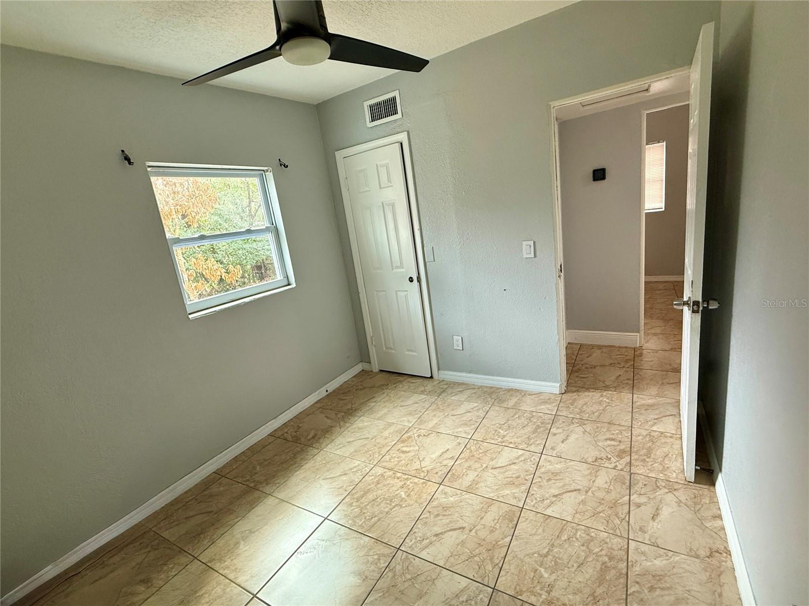 COUNTRY CLUB MANOR UNIT 3 - Residential Lease