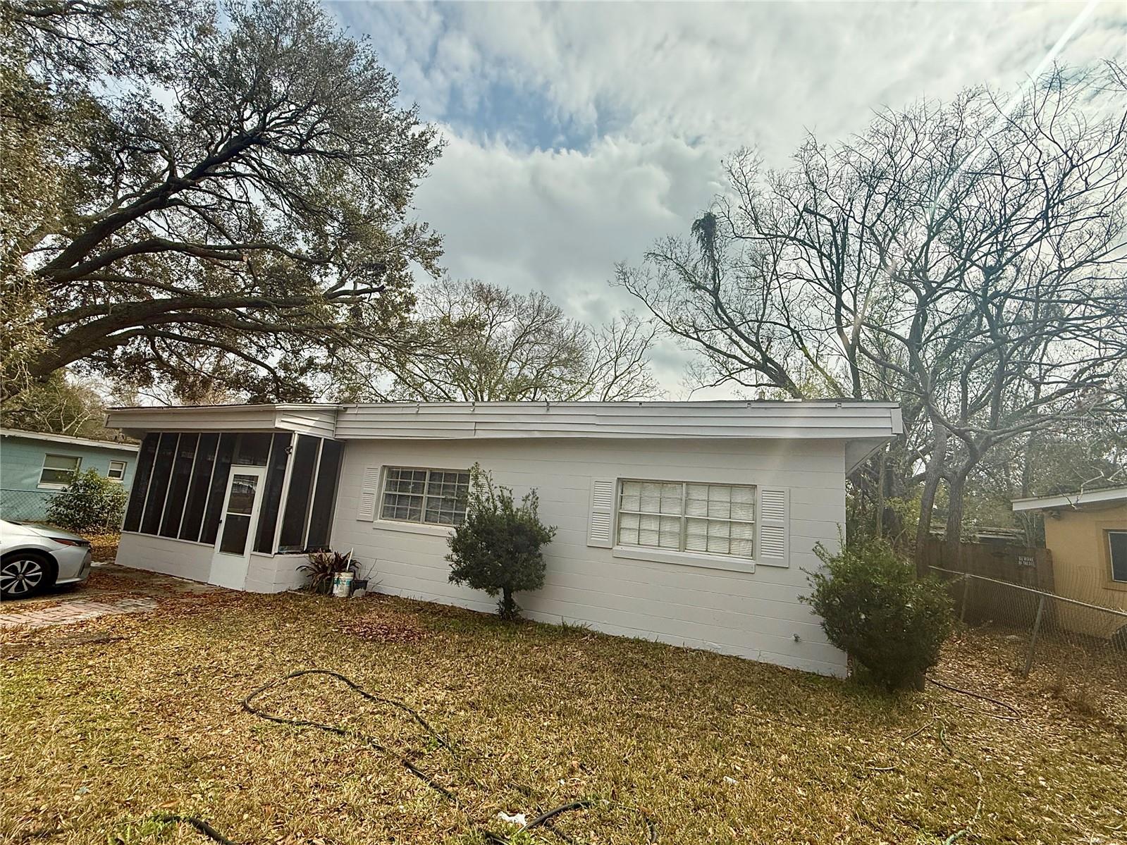 COUNTRY CLUB MANOR UNIT 3 - Residential Lease