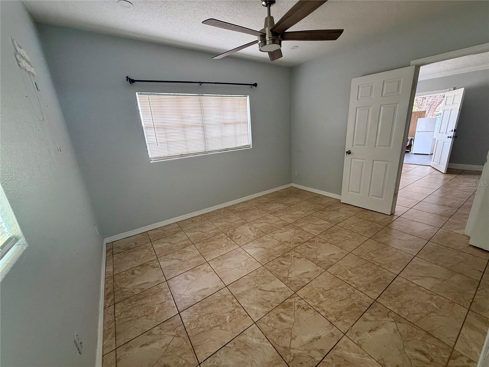 COUNTRY CLUB MANOR UNIT 3 - Residential Lease