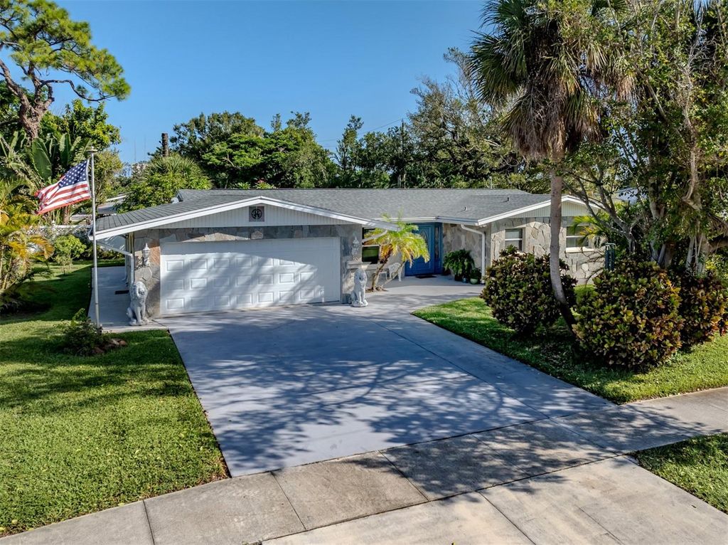 Photo of 104 Fiesole Street, Venice, FL 34285 (MLS # N6140969)
