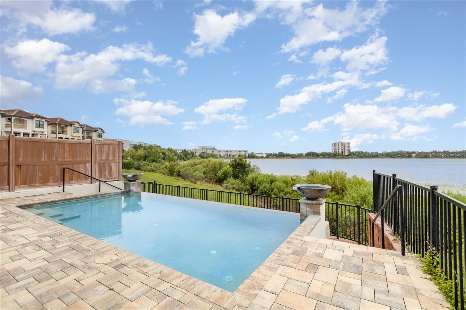 LAKESIDE/TOSCANA - Residential
