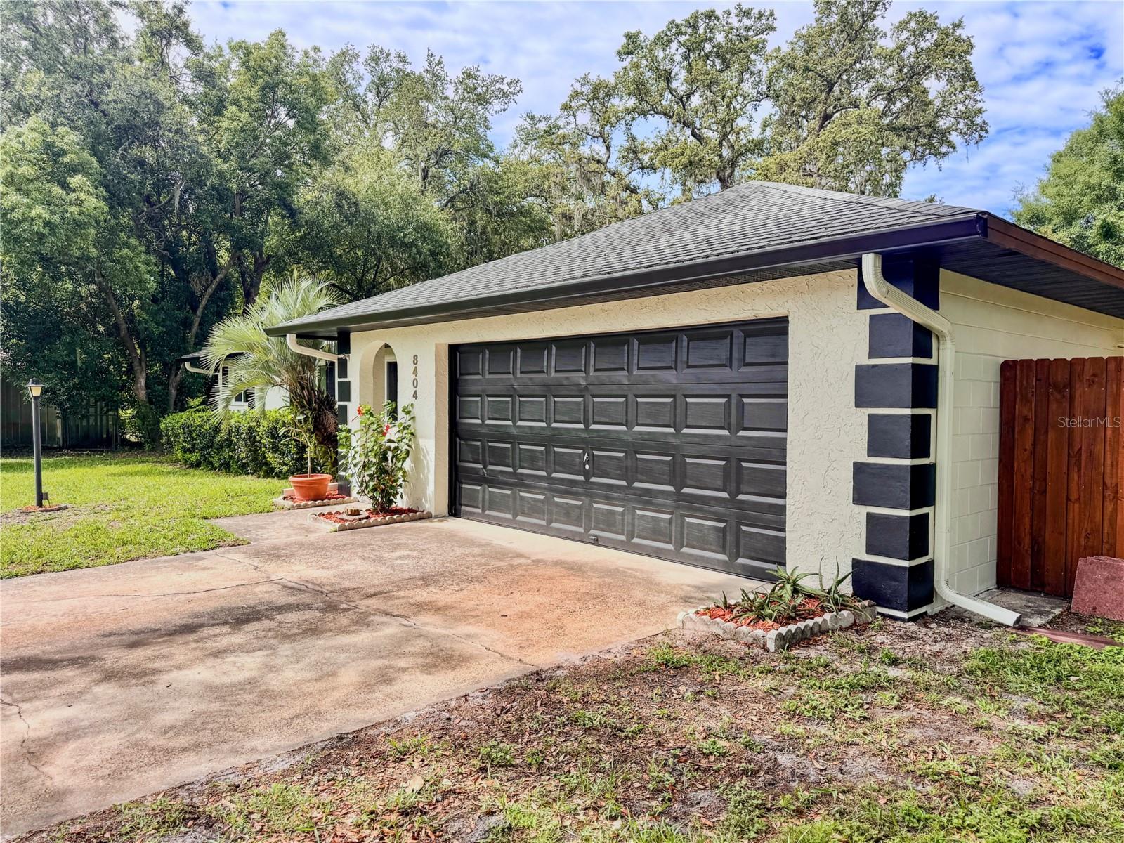 8404 SINGAPORE COURT