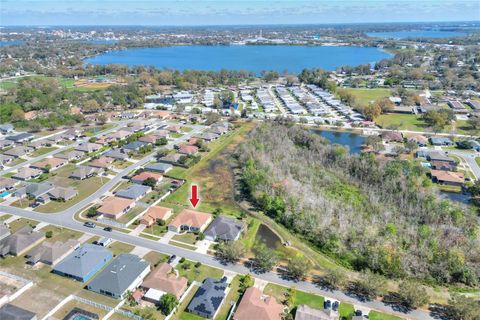 A home in WINTER HAVEN