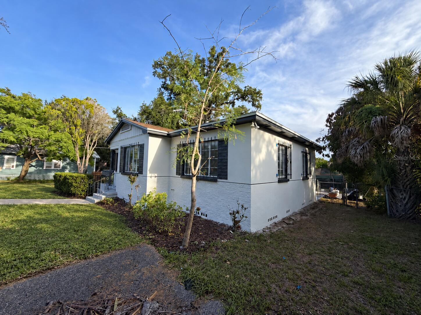 2217 MALLORY AVENUE