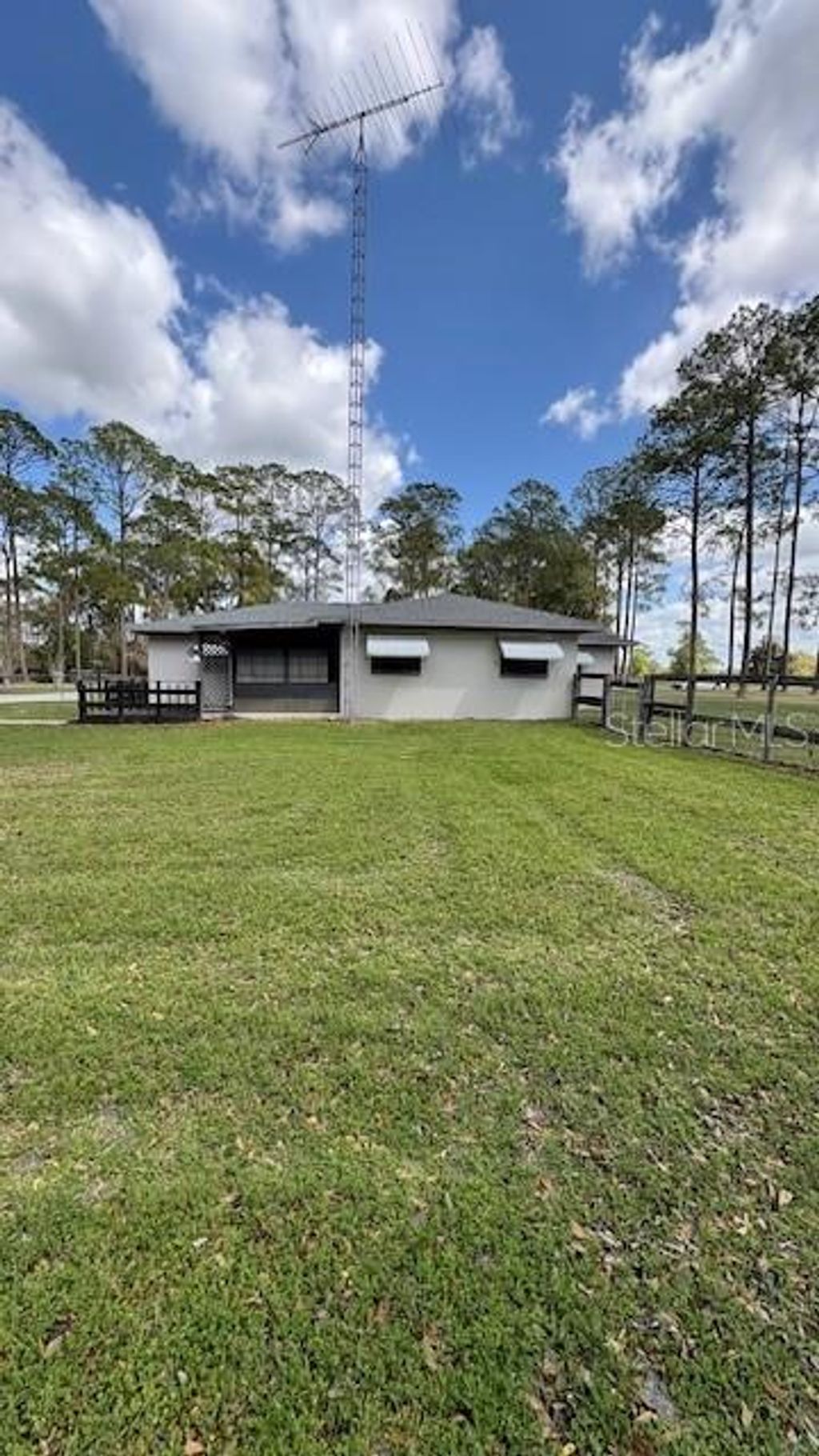 Photo of 6030 NE 185th Terrace, Williston, FL 32696 (MLS # O6393233)
