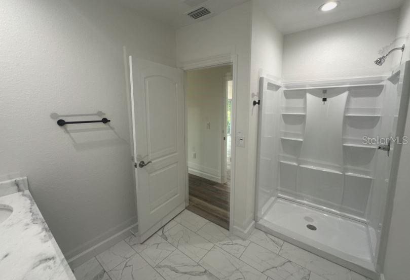 BROOKWOOD ESTATES - Residential Lease