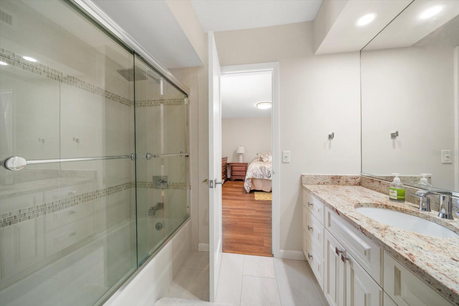 HAWTHORNE POINT CONDO APT - Residential