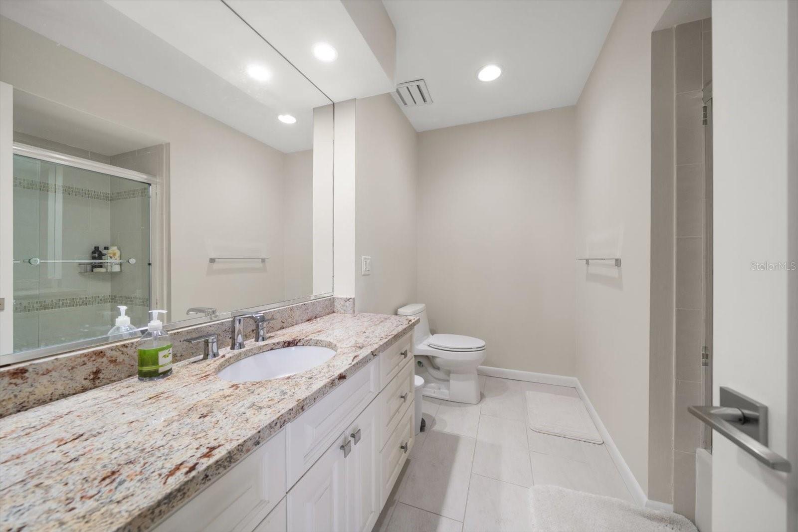 HAWTHORNE POINT CONDO APT - Residential