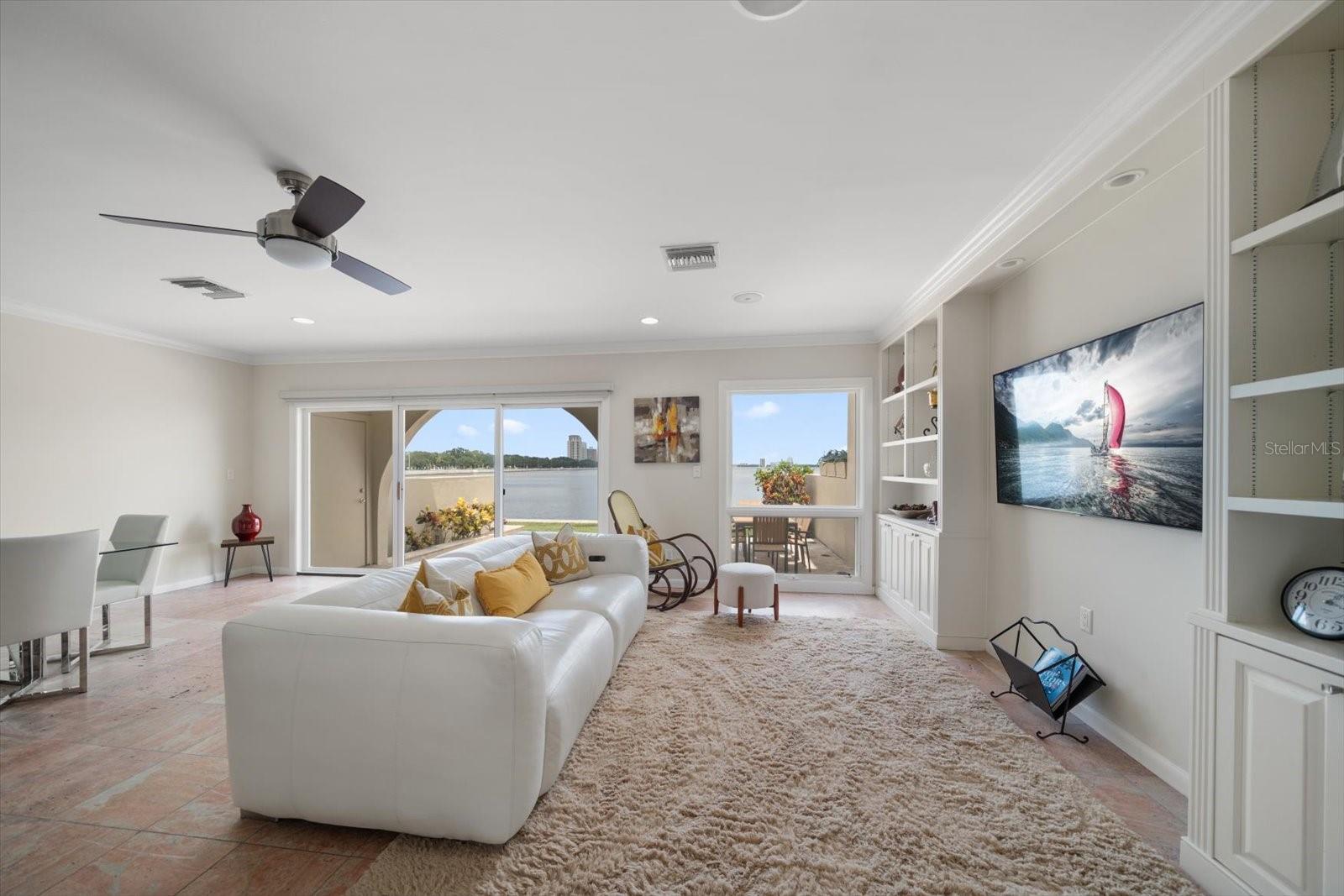 HAWTHORNE POINT CONDO APT - Residential