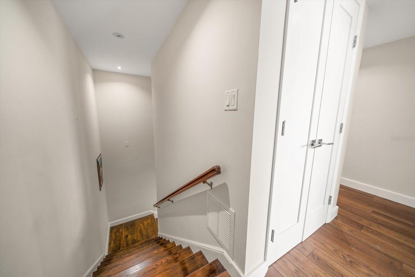 HAWTHORNE POINT CONDO APT - Residential