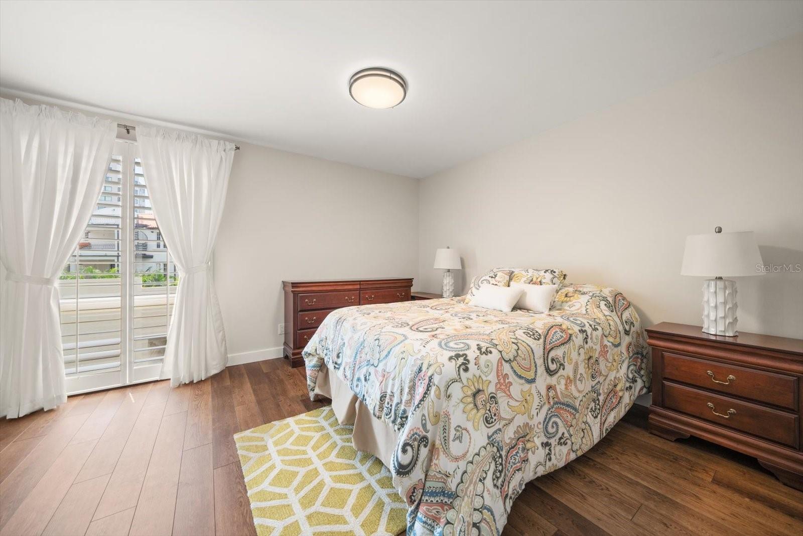 HAWTHORNE POINT CONDO APT - Residential