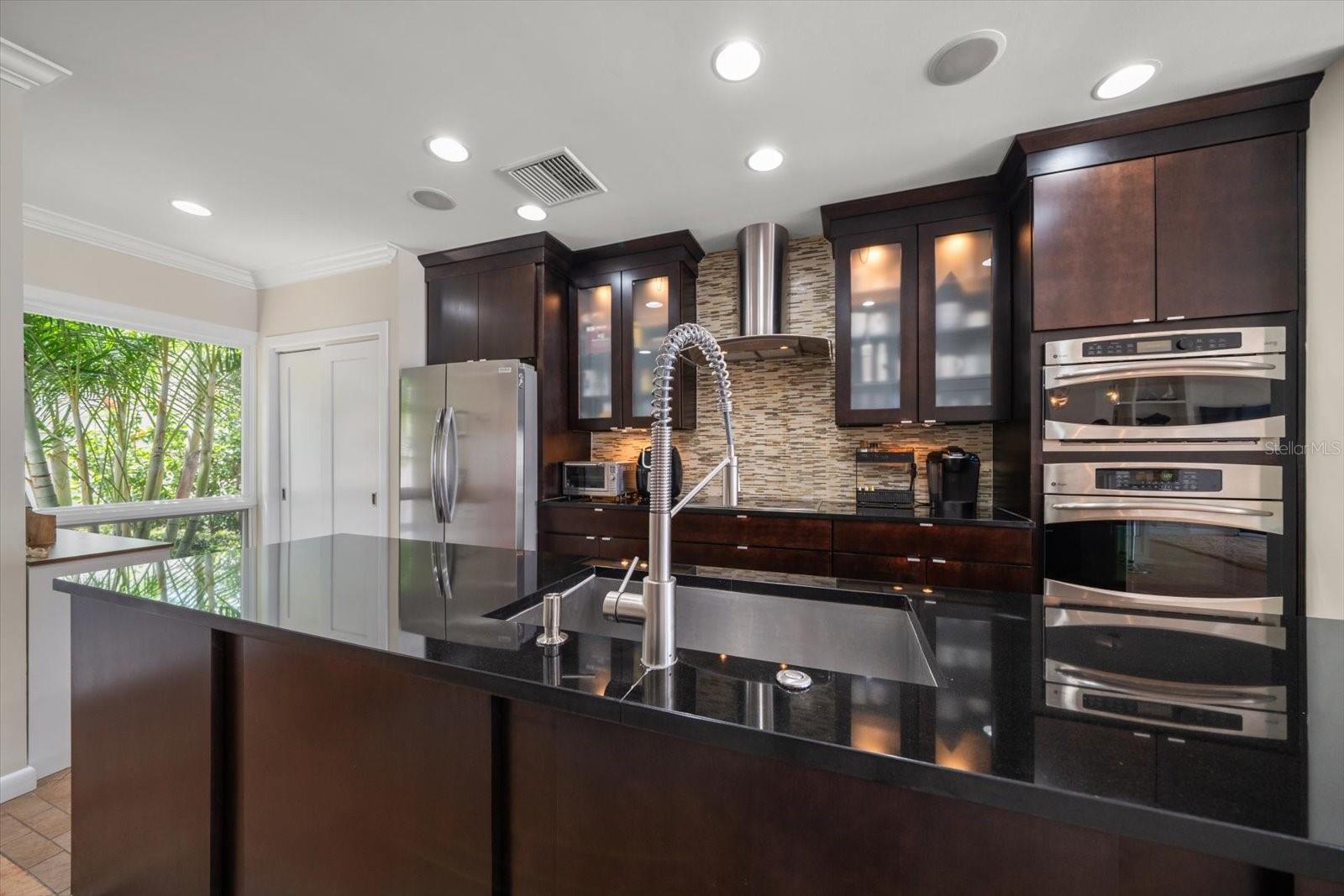 HAWTHORNE POINT CONDO APT - Residential