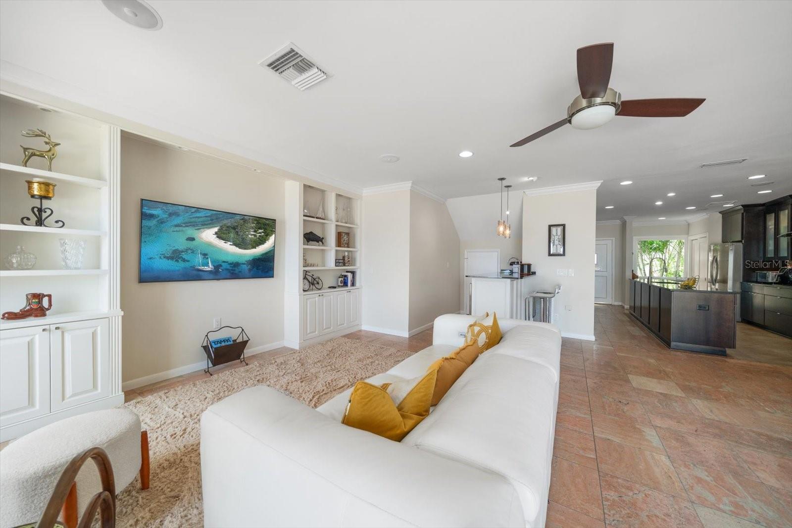 HAWTHORNE POINT CONDO APT - Residential