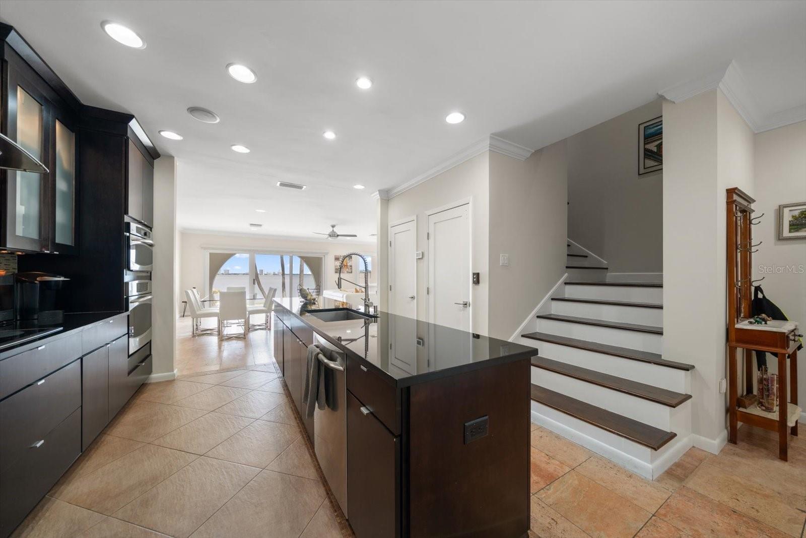 HAWTHORNE POINT CONDO APT - Residential