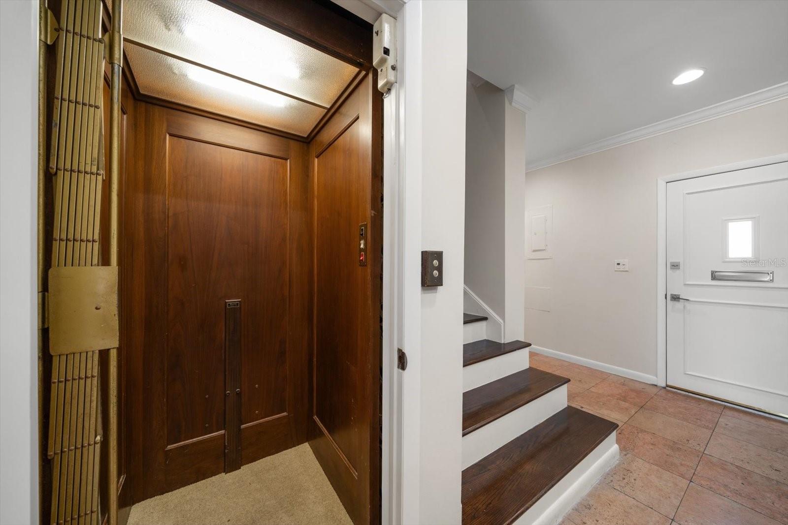HAWTHORNE POINT CONDO APT - Residential